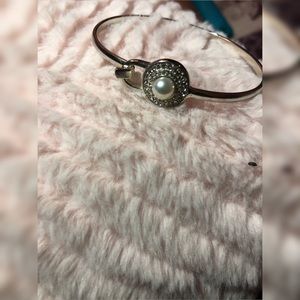 Vantel Pearl Bangle Bracelet